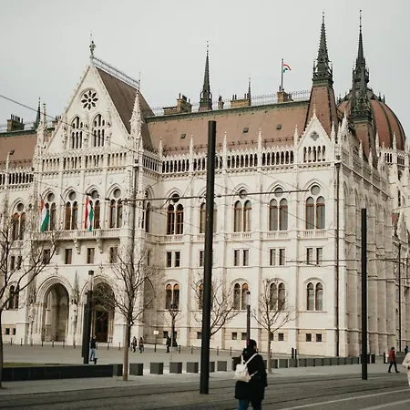 Parliament Exclusive Gallery Apartment *