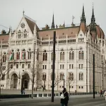 Parliament Exclusive Gallery Apartment *