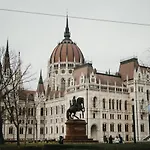 Parliament Exclusive Gallery Apartment *