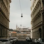 Parliament Exclusive Gallery Apartment *