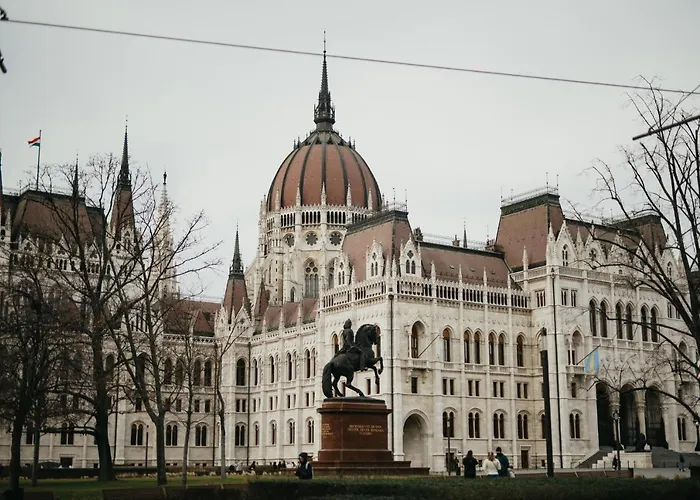 Parliament Exclusive Gallery Apartment *